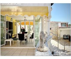 Estupenda villa mediterránea al canal ancho, con amarre de 11.50m y piscina