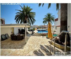 Estupenda villa mediterránea al canal ancho, con amarre de 11.50m y piscina