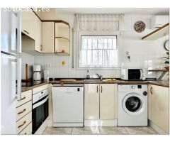 GRAN CASA CON 5 DORMITORIOS, GARAJE Y PISCINA DELANTE DE PUERTO PRIVADO, PANI