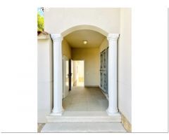GRAN CASA CON 5 DORMITORIOS, GARAJE Y PISCINA DELANTE DE PUERTO PRIVADO, PANI