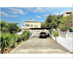 CASA CON GARAJE, PISCINA APARTAMENTO DE INVITADOS Y GRAN TERRENO ESQUINERO