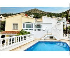 CASA CON GARAJE, PISCINA APARTAMENTO DE INVITADOS Y GRAN TERRENO ESQUINERO