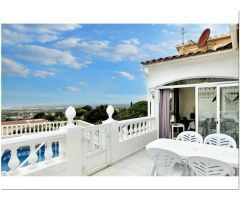 CASA CON GARAJE, PISCINA APARTAMENTO DE INVITADOS Y GRAN TERRENO ESQUINERO