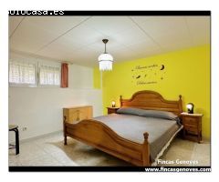 CASA CON GARAJE, PISCINA APARTAMENTO DE INVITADOS Y GRAN TERRENO ESQUINERO