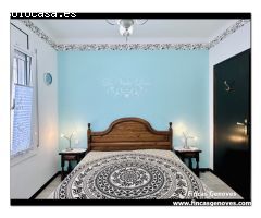 CASA CON GARAJE, PISCINA APARTAMENTO DE INVITADOS Y GRAN TERRENO ESQUINERO