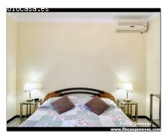 CASA CON GARAJE, PISCINA APARTAMENTO DE INVITADOS Y GRAN TERRENO ESQUINERO