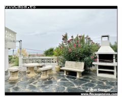 CASA CON GARAJE, PISCINA APARTAMENTO DE INVITADOS Y GRAN TERRENO ESQUINERO