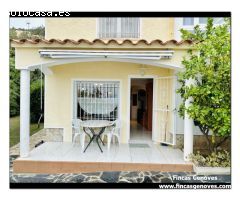 CASA CON GARAJE, PISCINA APARTAMENTO DE INVITADOS Y GRAN TERRENO ESQUINERO