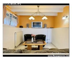 CASA CON GARAJE, PISCINA APARTAMENTO DE INVITADOS Y GRAN TERRENO ESQUINERO