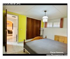 CASA CON GARAJE, PISCINA APARTAMENTO DE INVITADOS Y GRAN TERRENO ESQUINERO