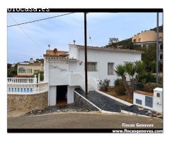 CASA CON GARAJE, PISCINA APARTAMENTO DE INVITADOS Y GRAN TERRENO ESQUINERO