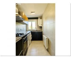 CASA RENOVADA CON 3 DORMITORIOS, GARAJE Y PISCINA COMUNITARIA.