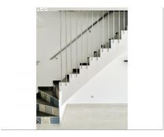 CASA RENOVADA CON 3 DORMITORIOS, GARAJE Y PISCINA COMUNITARIA.