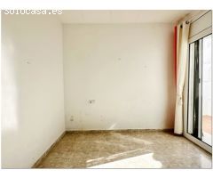 CASA RENOVADA CON 3 DORMITORIOS, GARAJE Y PISCINA COMUNITARIA.