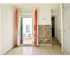CASA RENOVADA CON 3 DORMITORIOS, GARAJE Y PISCINA COMUNITARIA.
