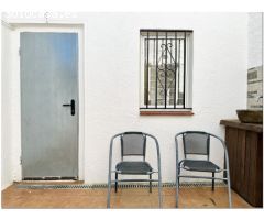 CASA RENOVADA CON 3 DORMITORIOS, GARAJE Y PISCINA COMUNITARIA.