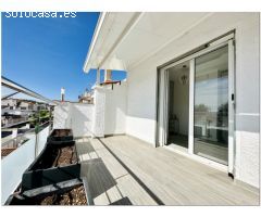 CASA RENOVADA CON 3 DORMITORIOS, GARAJE Y PISCINA COMUNITARIA.