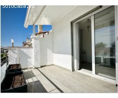 CASA RENOVADA CON 3 DORMITORIOS, GARAJE Y PISCINA COMUNITARIA.