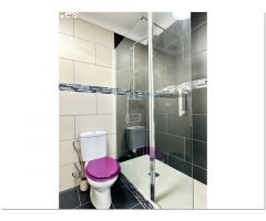 CASA RENOVADA CON 3 DORMITORIOS, GARAJE Y PISCINA COMUNITARIA.