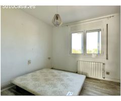 CASA RENOVADA CON 3 DORMITORIOS, GARAJE Y PISCINA COMUNITARIA.