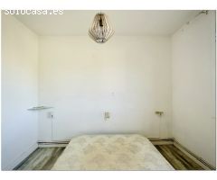 CASA RENOVADA CON 3 DORMITORIOS, GARAJE Y PISCINA COMUNITARIA.
