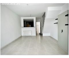 CASA RENOVADA CON 3 DORMITORIOS, GARAJE Y PISCINA COMUNITARIA.