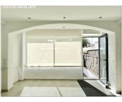 CASA RENOVADA CON 3 DORMITORIOS, GARAJE Y PISCINA COMUNITARIA.