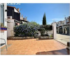 CASA RENOVADA CON 3 DORMITORIOS, GARAJE Y PISCINA COMUNITARIA.
