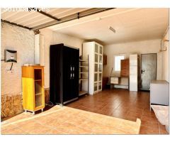 CASA RENOVADA CON 3 DORMITORIOS, GARAJE Y PISCINA COMUNITARIA.