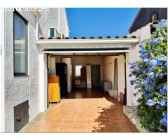 CASA RENOVADA CON 3 DORMITORIOS, GARAJE Y PISCINA COMUNITARIA.