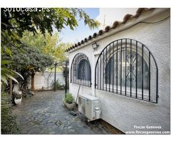 APARTAMENTO RENOVADO CON JARDÍN AL LADO DE LA PLAYA DE EMPURIABRAVA