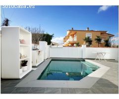 Tu Oasis Personal: Apartamento con Jardín, Piscina Privada y a 100m de la Playa