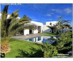 Villa Moderna en Una Planta con Jardín y Piscina Privada