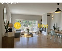 Casa con piscina distribuida en 2 cómodas plantas en terreno llano soleada