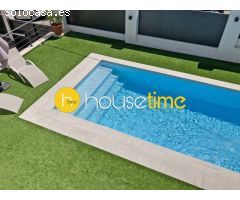 Casa con piscina distribuida en 2 cómodas plantas en terreno llano soleada
