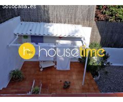 Casa con piscina distribuida en 2 cómodas plantas en terreno llano soleada