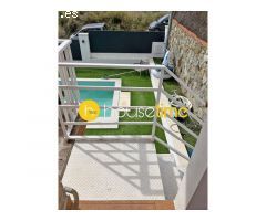 Casa con piscina distribuida en 2 cómodas plantas en terreno llano soleada