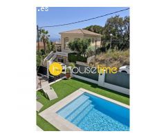 Casa con piscina distribuida en 2 cómodas plantas en terreno llano soleada