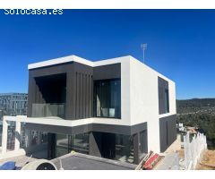 ESPECTACULAR CASA MODERNA CON VISTAS AL MAR EN ZONA UNICA DE MAS ALBA, A 5 MIN