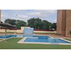 ¡Descubre este impresionante tríplex en el corazón de la Zona Deportiva!