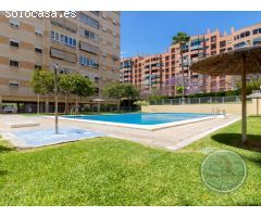 Urbanización con piscina y garaje