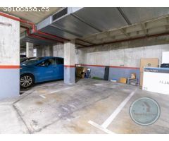 Urbanización con piscina y garaje