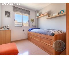 Urbanización con piscina y garaje