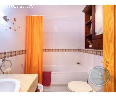 Urbanización con piscina y garaje