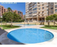 Urbanización con piscina y garaje