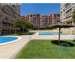 Urbanización con piscina y garaje