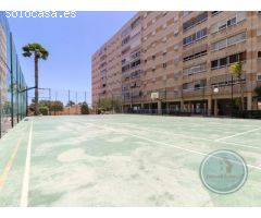 Urbanización con piscina y garaje