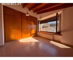 BAIX EMPORDÀ, COLOMERS, CASA DE PUEBLO DE PIEDRA