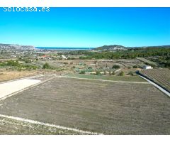 Parcela rústica de 12.000 metros cuadrados con vistas al Mar y al Montgó cerca