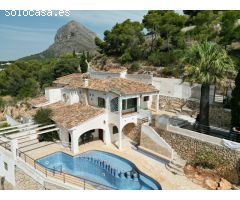 Villa con vistas al mar y al pueblo de Javea con orientación sur justo al lado